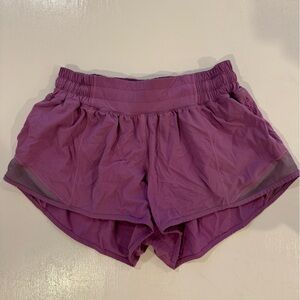 Lululemon Hotty Hot 2.5 inch shorts Size 4
